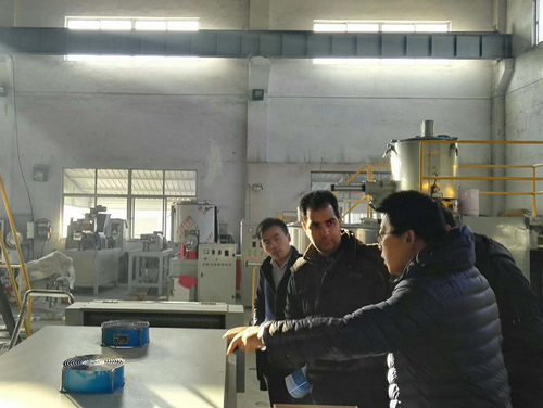 國外客戶到歐冠邦定機(jī)考察合作